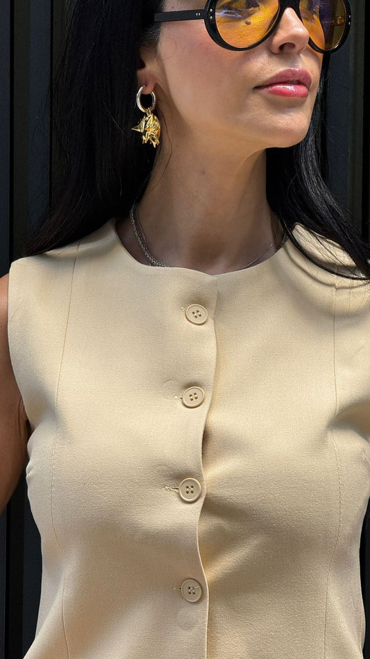 Bej Takım – Düğmeli Kolsuz Üst ve Palazzo Pantolon